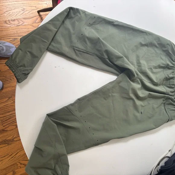 Lululemon License to Train Jogger - Picture 3 of 4